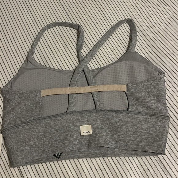 VUORI Never Worn Brand New With Tag Long Line Elevation Bra Light Heather Grey - Picture 3 of 3